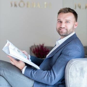 Dr Marcin Nylec w klinice ginekologicznej specjalizującej się w ginekologii estetycznej